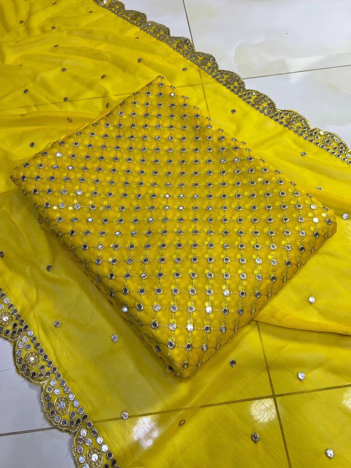 Hiba Bukhari (yellow)